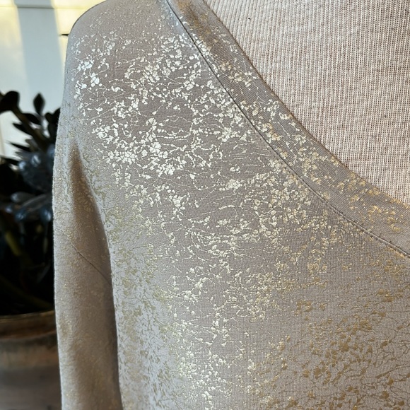 NWT Eva Kayan long sleeve soft beige top with gold abstract pattern finish - Picture 2 of 7